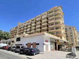 Hyr lägenhet i populära svenskhuset Yamasol i Fuengirola på spanska solkusten.