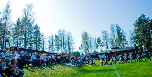 Nors AIK premiärmatch lockade rekordmånga 600 nyfikna till Åsliden. Foto: Rasmus Bjerén.