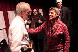 Kerstin Hjelm tackar Michael Grinder för dagens föreläsning.